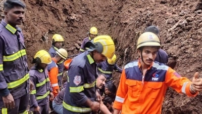 Immediately after the labourers were rescued, they were provided with oxygen support. (X/ @OfficialPMRDA)