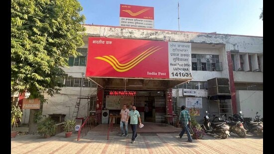 Along with the visitors, postal staff too expressed frustration over the major technical fallout. (HT Photo)