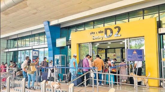 Pune, India - March 30, 2022: People queue up after delayed flights started at the Pune airport due to an unexpected runway closure caused by a tyre burst of a Sukhoi 30 MKI aircraft of Indian Air Force (IAF) in Pune, India, on Wednesday, March 30, 2022. (HT PHOTO)
