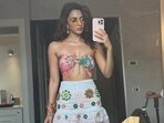 Kiara Advani flaunts her toned abs in a mirror selfie clicked on the sets of the Aavan Jaavan song from the War 2 movie. Kiara Advani flaunts her toned abs in a mirror selfie clicked on the sets of the Aavan Jaavan song from the War 2 movie.