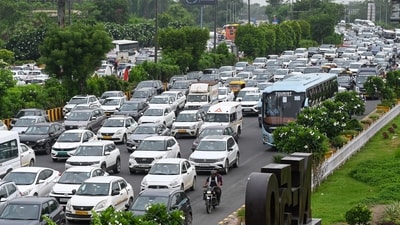 It advised commuters to avoid these routes and go for alternative roads. (HT photo) It advised commuters to avoid these routes and go for alternative roads. (HT photo)