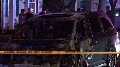 Several cars were burned in Clayton, St Louis on Tuesday (X/StopAntisemitism ) Several cars were burned in Clayton, St Louis on Tuesday (X/StopAntisemitism )