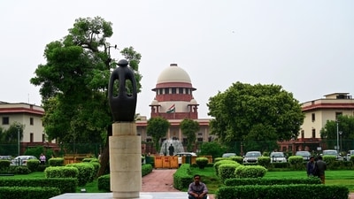 The top court cautioned that if the appellant does not comply with the aforementioned directions, then the divorce order shall not come into effect. (Vipin Kumar/Hindustan Times)