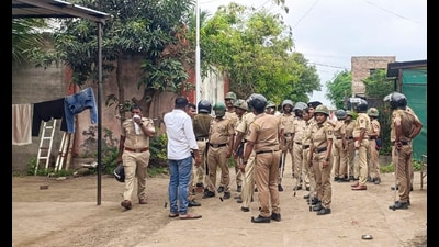 The Yavat Gram Panchayat has only added fuel to the fire by passing a resolution calling for a survey to identify ‘outsiders’ settled in the town (HT) The Yavat Gram Panchayat has only added fuel to the fire by passing a resolution calling for a survey to identify ‘outsiders’ settled in the town (HT)