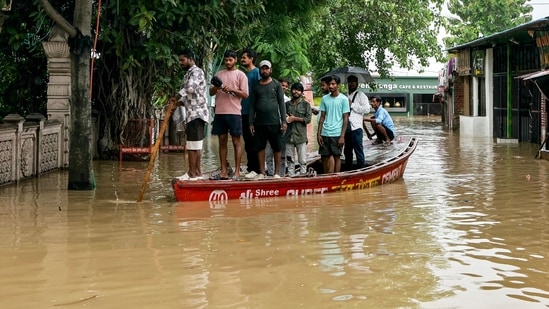 Uttar Pradesh floods have impacted 37 tehsils and 402 villages, affecting 84,392 people in 17 districts.(Niharika Kulkarni / AFP)