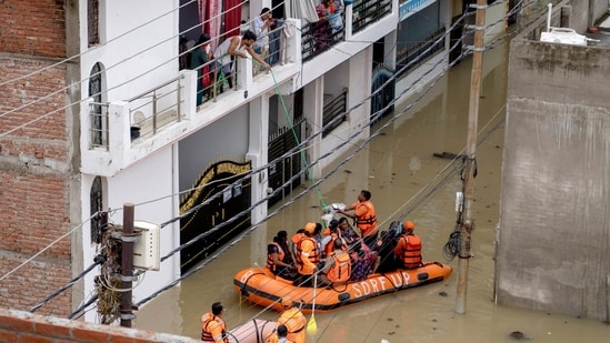 Nearly 5 lakh residents are either stranded in their houses or have shifted to flood relief centres in UP's Prayagraj.&nbsp;(Rajesh Kumar Singh/AP Photo)