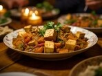 Tofu Thai green curry is a nutritious and delicious option for weight loss. (Freepik)