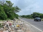 Contractors are illegally dumping garbage and C&D waste on the Gurugram-Faridabad Road near Khushboo Chowk. (Parveen Kumar/Hindustan Times) Contractors are illegally dumping garbage and C&D waste on the Gurugram-Faridabad Road near Khushboo Chowk. (Parveen Kumar/Hindustan Times)