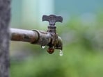 Water (Photo by DIPTENDU DUTTA / AFP) / TO GO WITH Asia-environment-river-India-climate,SCENE by Abhaya Srivastava (AFP)