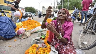 (Representative image) Gurugram wholesale flower market at Mahavir Chowk in Gurugram. (HT Archive) (Representative image) Gurugram wholesale flower market at Mahavir Chowk in Gurugram. (HT Archive)