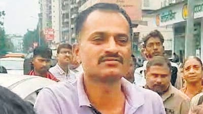 Drunk cop crashes into bike in Navi Mumbai, bystanders catch and confront him