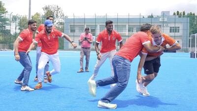 Indian men’s hockey team chief coach Craig Fulton tries his hand at raiding as his side met members of PKL team Gujarat Giants in Bengaluru on Wednesday. (HT) Indian men’s hockey team chief coach Craig Fulton tries his hand at raiding as his side met members of PKL team Gujarat Giants in Bengaluru on Wednesday. (HT)