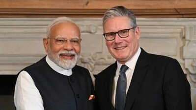 Jonathan Reynolds, UK business and trade secretary and Narendra Modi, India's prime minister. (Bloomberg)