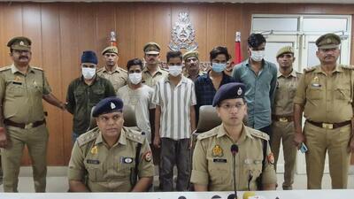 Officers said that the suspects had data related to around 40 bank accounts and mobile numbers registered with those accounts, and access to the registered numbers was also provided to cybercriminals through an application. (HT Photos) Officers said that the suspects had data related to around 40 bank accounts and mobile numbers registered with those accounts, and access to the registered numbers was also provided to cybercriminals through an application. (HT Photos)
