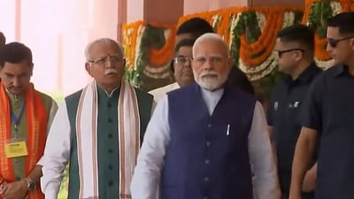 PM Modi and minister ML Khattar at the inauguration of Kartavya Bhawan in New Delhi. (Video grab/PTI) PM Modi and minister ML Khattar at the inauguration of Kartavya Bhawan in New Delhi. (Video grab/PTI)