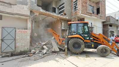 The Ludhiana Rural police on Wednesday demolished the property of a woman facing charges of drug peddling in Mohalla Rani Wala Khu. The woman, identified as Amritpal Kaur alias Chinu, was facing four cases of drug trafficking lodged against her. (HT Photo)