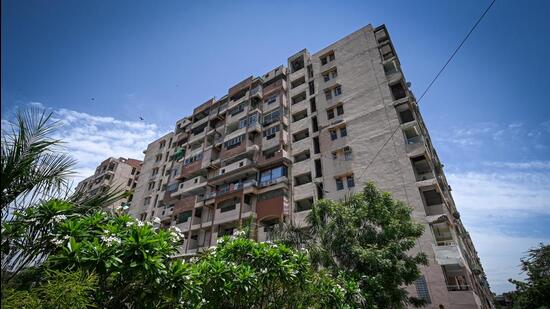 The court had directed the residents to vacate the flats within three months and asked the DDA to pay monthly rent to the owners until the reconstructed flats are handed back. (HT Archive)