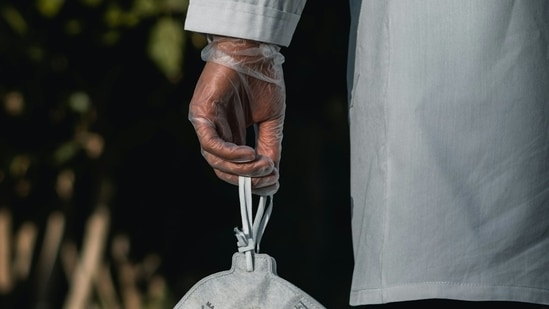 The doctors allegedly carried out the surgeries without the requisite renewal of their licenses from the Maharashtra Medical Council. (Unsplash/representational)