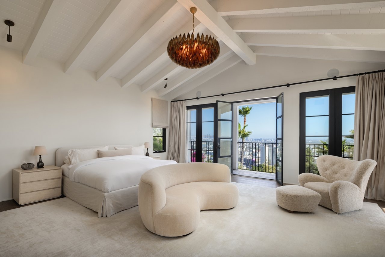 Brad Pitt Buys Los Angeles Home From Killers Guitarist for $12 Million Brad Pitt Buys Los Angeles Home From Killers Guitarist for $12 Million
