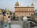 The airborne kite is reaching out to the sunehra domes of next-door Gurudwara Sis Ganj Sahib. The moment is permeated with utmost peace. (HT Photo) The airborne kite is reaching out to the sunehra domes of next-door Gurudwara Sis Ganj Sahib. The moment is permeated with utmost peace. (HT Photo)