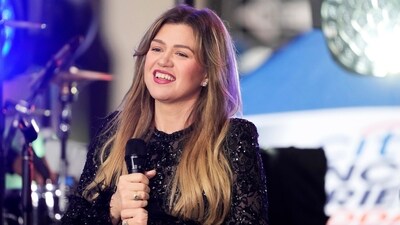 Kelly Clarkson informed her Atlantic City, New Jersey, audience that her hectic daytime TV schedule makes it impractical for her to depart on tour.. (Charles Sykes/Invision/AP) Kelly Clarkson informed her Atlantic City, New Jersey, audience that her hectic daytime TV schedule makes it impractical for her to depart on tour.. (Charles Sykes/Invision/AP)
