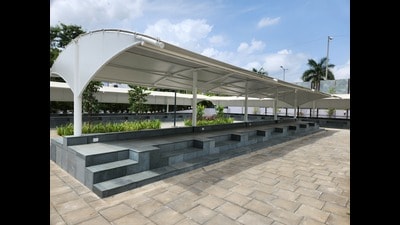 Located on Fountain Road next to World Trade Centre, the park houses 120 units for vendors including 50 for fruits and vegetables, 50 food stalls, and 20 for essential services (bakery, salon, auto-repairs, locksmith). (HT PHOTO) Located on Fountain Road next to World Trade Centre, the park houses 120 units for vendors including 50 for fruits and vegetables, 50 food stalls, and 20 for essential services (bakery, salon, auto-repairs, locksmith). (HT PHOTO)