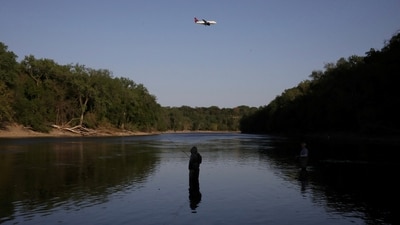 A man fly fishes in the Mississippi River in Minneapolis, Minnesota, U.S. May 11, 2025. REUTERS/Suzanne Plunkett (REUTERS)