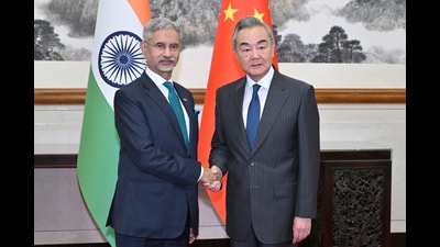 Several Chinese scholars and intellectuals felt that, despite outstanding issues and differences, India and China should advance cooperation in diverse sectors. (AP)