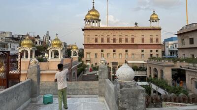 The airborne kite is reaching out to the sunehra domes of next-door Gurudwara Sis Ganj Sahib. The moment is permeated with utmost peace. (HT Photo) The airborne kite is reaching out to the sunehra domes of next-door Gurudwara Sis Ganj Sahib. The moment is permeated with utmost peace. (HT Photo)