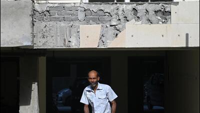 The crumbling facade of DDA’s Golf View Condos in Sector 19B, Dwarka. (Vipin Kumar/HT Photo) The crumbling facade of DDA’s Golf View Condos in Sector 19B, Dwarka. (Vipin Kumar/HT Photo)