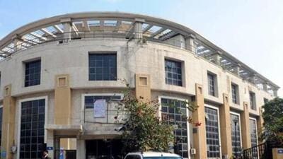 The decision was taken during a high-level review meeting of the Sewerage Monitoring Cell chaired by MCG Commissioner Pradeep Dahiya on Thursday. (HT Photo) The decision was taken during a high-level review meeting of the Sewerage Monitoring Cell chaired by MCG Commissioner Pradeep Dahiya on Thursday. (HT Photo)