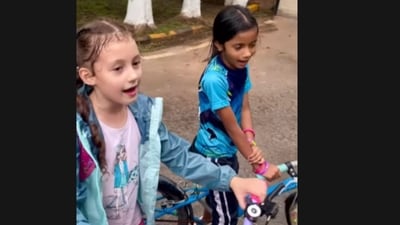 In the now-viral video, the two young girls, are seen riding their bicycles as they joyfully sing “Bannada Hakki”. (Instagram/alsu_12.12) In the now-viral video, the two young girls, are seen riding their bicycles as they joyfully sing “Bannada Hakki”. (Instagram/alsu_12.12)