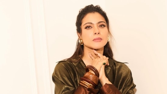 A video of Kajol refusing to talk in Hindi has surfaced on social media.