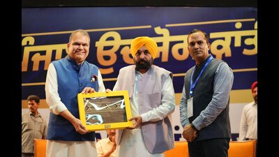 Chief minister Bhagwant Mann with industry and commerce minister, Sanjeev Arora at an event in Chandigarh.