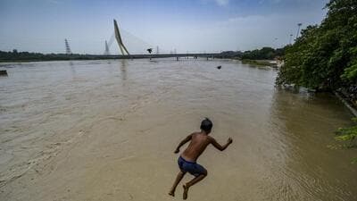 I&FC minister Parvesh Verma, who inspected stretches of the floodplain on Thursday, said the situation was being closely monitored. (RAJ K RAJ /HT PHOTO) I&FC minister Parvesh Verma, who inspected stretches of the floodplain on Thursday, said the situation was being closely monitored. (RAJ K RAJ /HT PHOTO)