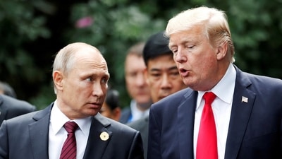 US President Donald Trump and Russia's President Vladimir Putin talk during the family photo session at the APEC Summit in Danang, Vietnam November 11, 2017. (Reuters)