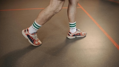 Indoor court shoes for men: Top 8 picks for you to ace every match! (Pexels) Indoor court shoes for men: Top 8 picks for you to ace every match! (Pexels)