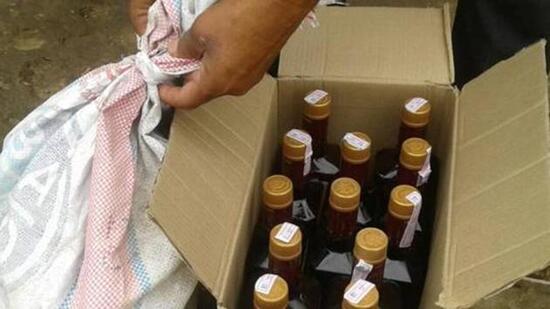 Vijay Kumar, the shop’s in-charge, urged the police to apprehend the culprits quickly. (HT Photo)