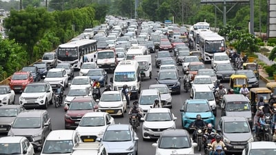 Due to light rain, there was a heavy traffic jam on the Noida-Greater Noida Expressway in Noida on August 4. (Sunil Ghosh /Hindustan Times) Due to light rain, there was a heavy traffic jam on the Noida-Greater Noida Expressway in Noida on August 4. (Sunil Ghosh /Hindustan Times)