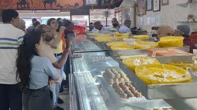 Sawan delights like Malai Ghewar are the fasting selling item on Raksha Bandhan (Photo: Deep Saxena/HT)