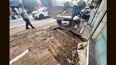 A civic body worker conducting repair work at the cave-in site on Pakhowal road in Ludhiana on Saturday. (Gurpreet Singh/HT) A civic body worker conducting repair work at the cave-in site on Pakhowal road in Ludhiana on Saturday. (Gurpreet Singh/HT)