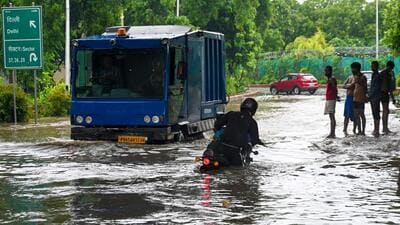 A motorist navigates through an inundated road in Sector 44, Noida on Saturday. (Sunil Ghosh/HT Photo) A motorist navigates through an inundated road in Sector 44, Noida on Saturday. (Sunil Ghosh/HT Photo)