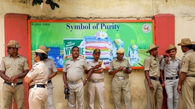 Thief in Bengaluru wore a constable’s uniform while in police custody. (Representational image/PTI File) Thief in Bengaluru wore a constable’s uniform while in police custody. (Representational image/PTI File)