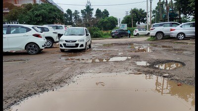 The potholes, submerged in muddy waters, makes every day commuter a risky affair for Panchkula residents. (Sant Arora/HT) The potholes, submerged in muddy waters, makes every day commuter a risky affair for Panchkula residents. (Sant Arora/HT)