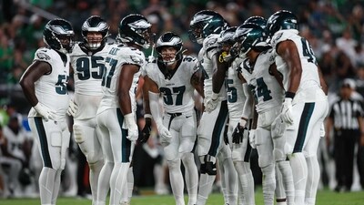 The Philadelphia Eagles defense huddles during the second half against the Cincinnati Bengals (Getty Images via AFP) The Philadelphia Eagles defense huddles during the second half against the Cincinnati Bengals (Getty Images via AFP)