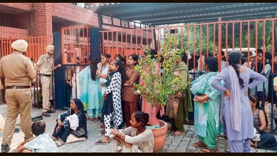 Women wait in a queue to meet their brothers lodged at the Central Jail in Ludhiana on Saturday. (HT Photo) Women wait in a queue to meet their brothers lodged at the Central Jail in Ludhiana on Saturday. (HT Photo)