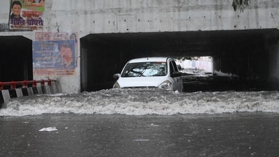 Water logging after heavy rain at Under pass near Jangpura Metro station in New Delhi on Saturday ( Arvind Yadav/Hindustan Times) Water logging after heavy rain at Under pass near Jangpura Metro station in New Delhi on Saturday ( Arvind Yadav/Hindustan Times)