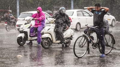 Commuters in Delhi were seen braving heavy rains that lashed the national capital on Saturday morning. (PTI) Commuters in Delhi were seen braving heavy rains that lashed the national capital on Saturday morning. (PTI)
