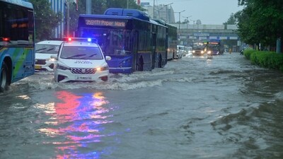 Vehicles, including cars and DTC buses, were in water at Delhi's ITO after the overnight rains waterlogged the area. (Raj k Raj/Hindustan Times) Vehicles, including cars and DTC buses, were in water at Delhi's ITO after the overnight rains waterlogged the area. (Raj k Raj/Hindustan Times)