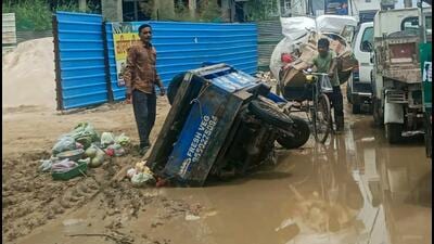 An overturned e-rickshaw ferrying vegetables near Godrej Summit, Gurugram, on Aug 7, due to a damaged road. (Parveen Kumar/HT Photo) An overturned e-rickshaw ferrying vegetables near Godrej Summit, Gurugram, on Aug 7, due to a damaged road. (Parveen Kumar/HT Photo)